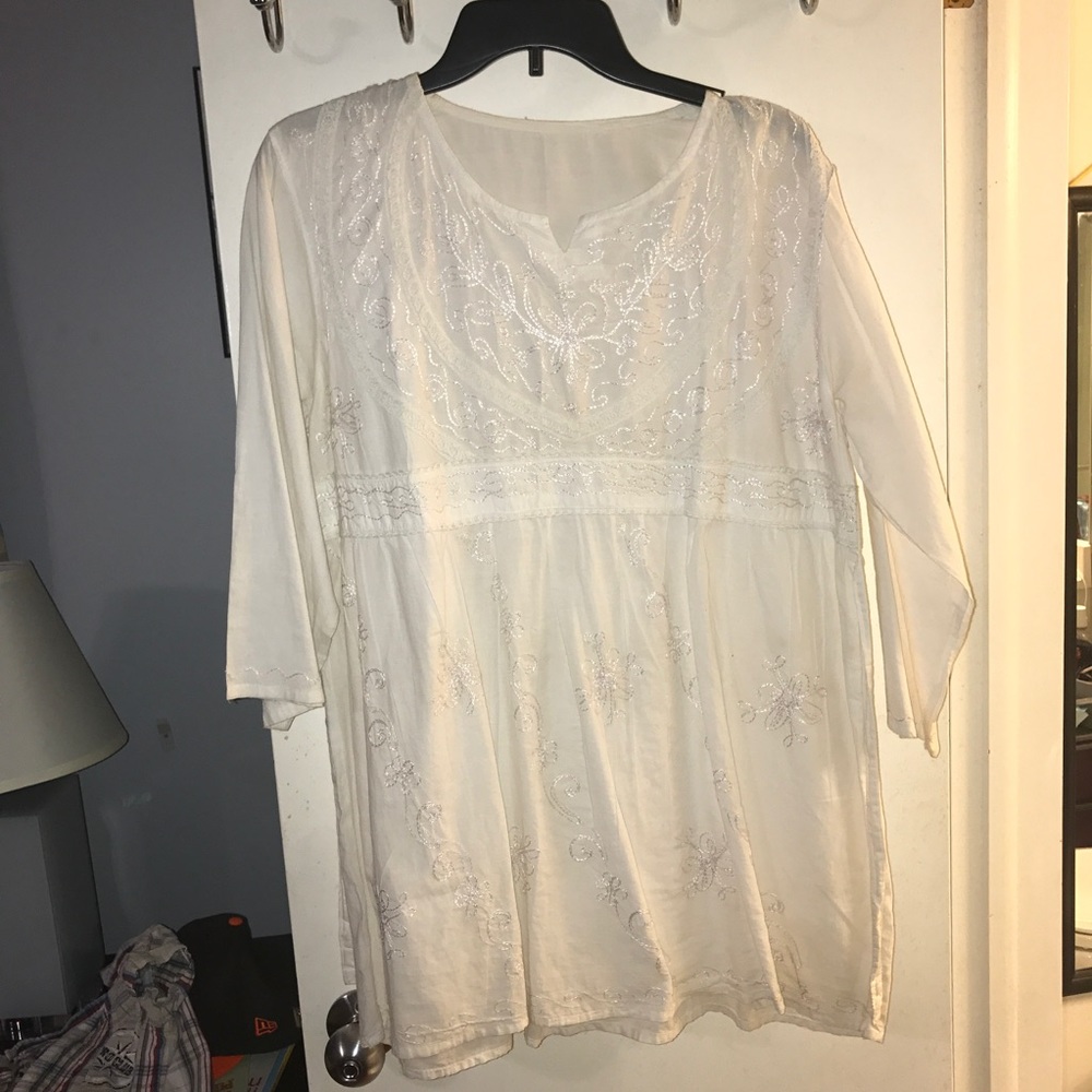 Delicate, high waisted tunic