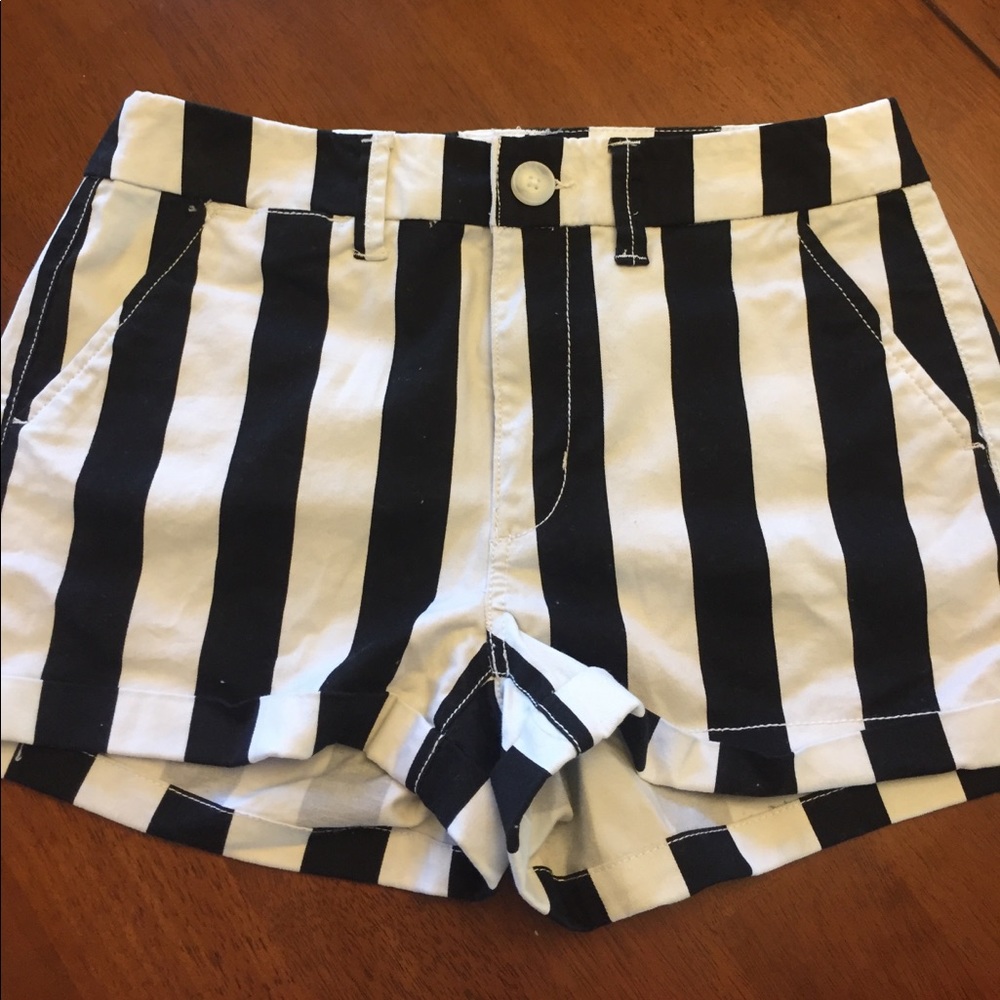 Shorts black & white striped