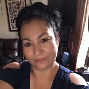 Meet your Posher, Gladis