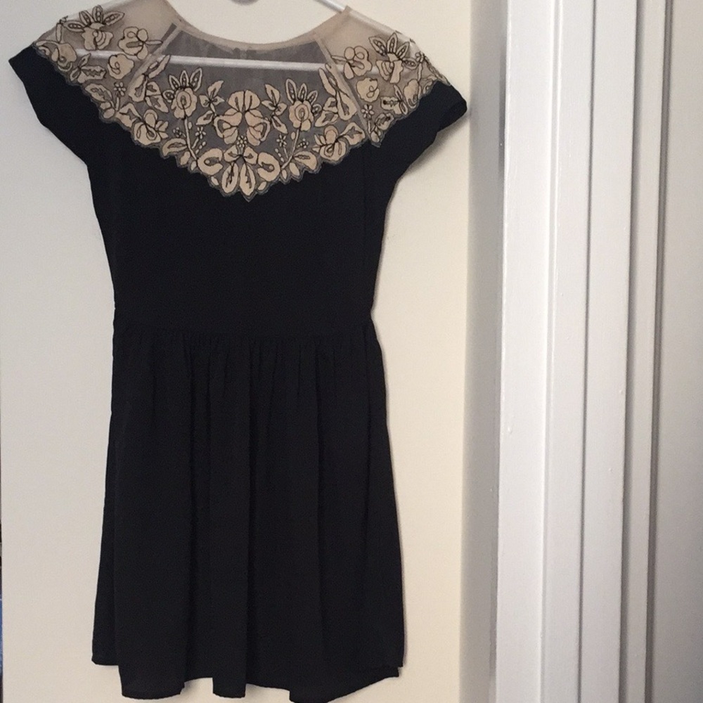 Topshop black dress w/beautiful neckline: Size 2