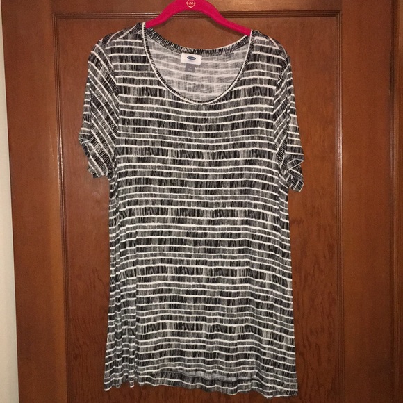 Black and White Old Navy top - Picture 1 of 3