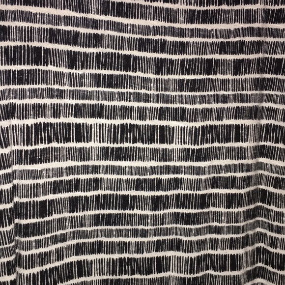 Black and White Old Navy top - Picture 2 of 3