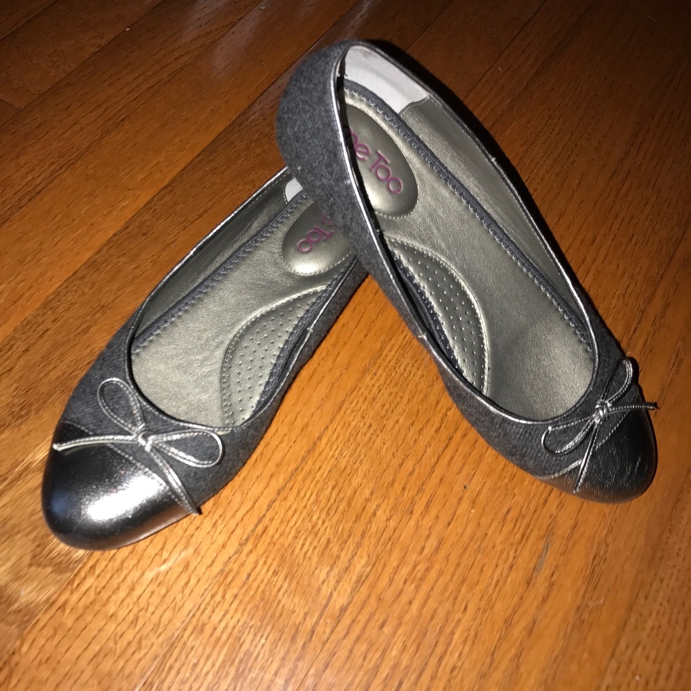 me Too Grey & Silver toed Metallic flats