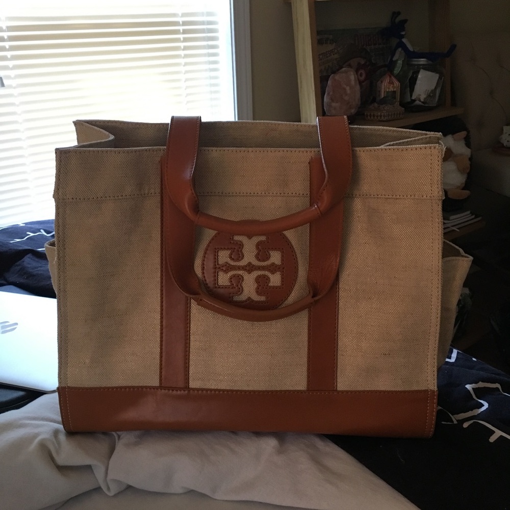 TORY BURCH TOTE!