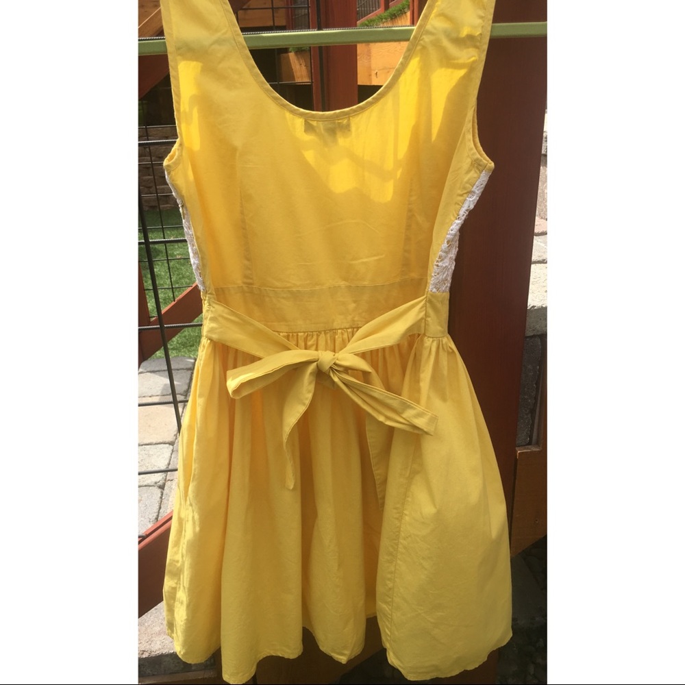 Delia's daisy dress size M 🌻 - Picture 5 of 5