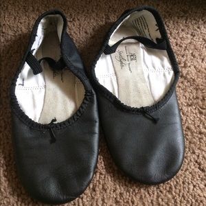Black dance/ballet shoes