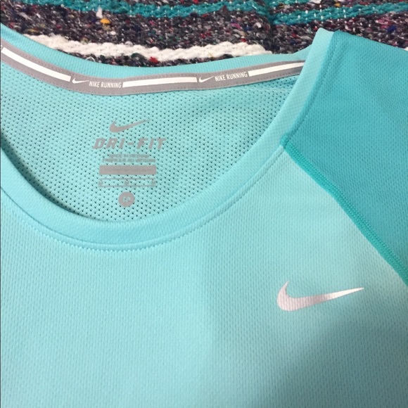 NWT Tiffany Blue Nike Running T Shirt Sz Medium - Picture 2 of 3
