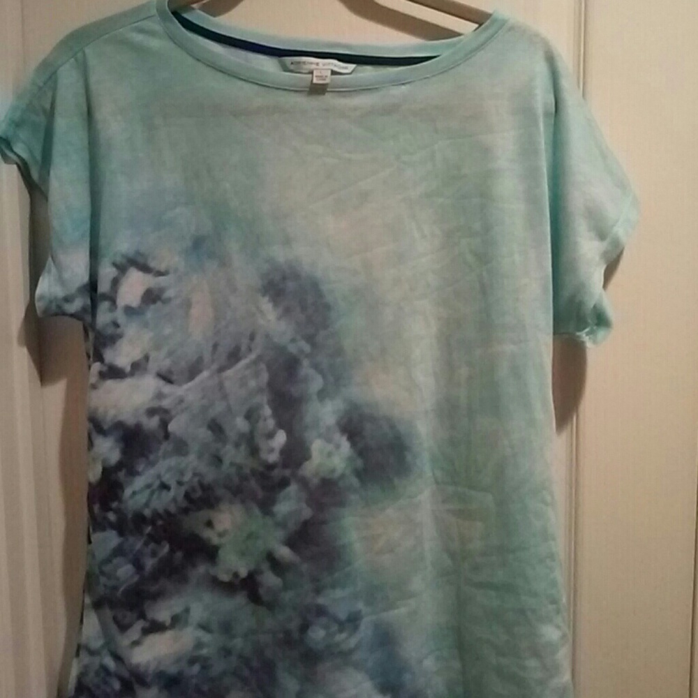 Cute multicolored Adrienne Vittadini shirt.