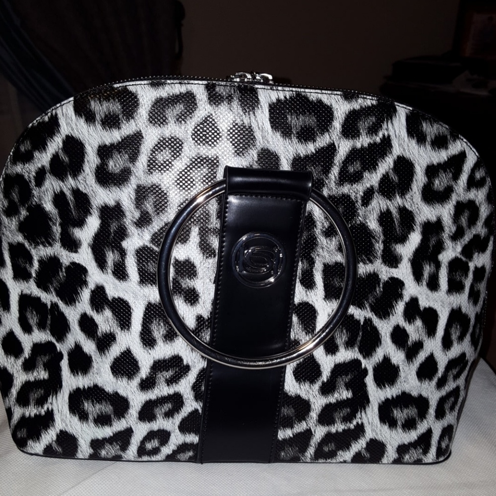 Very nice bag New never been use