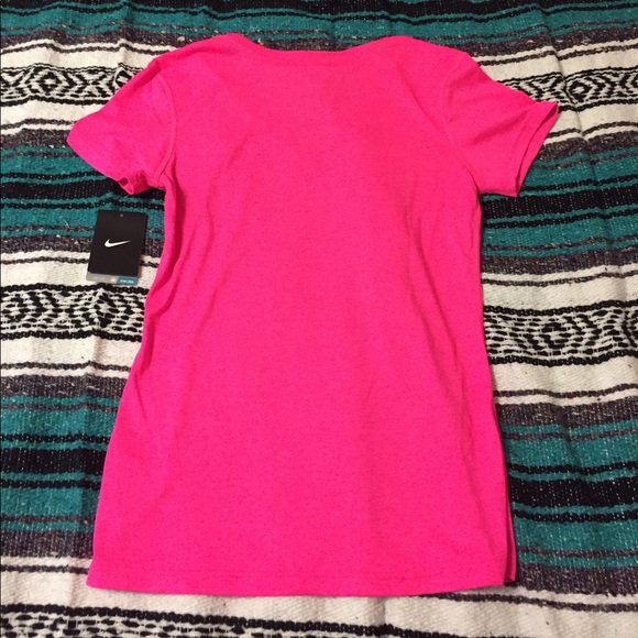 NWT Women's Nike Dri-Fit Pink V Neck T Shirt Sz Sm - Picture 3 of 3