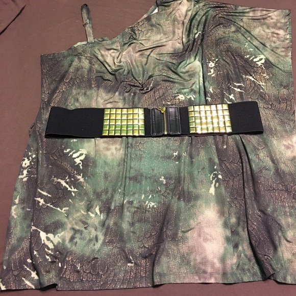 One Shoulder Belted Top - Picture 2 of 4