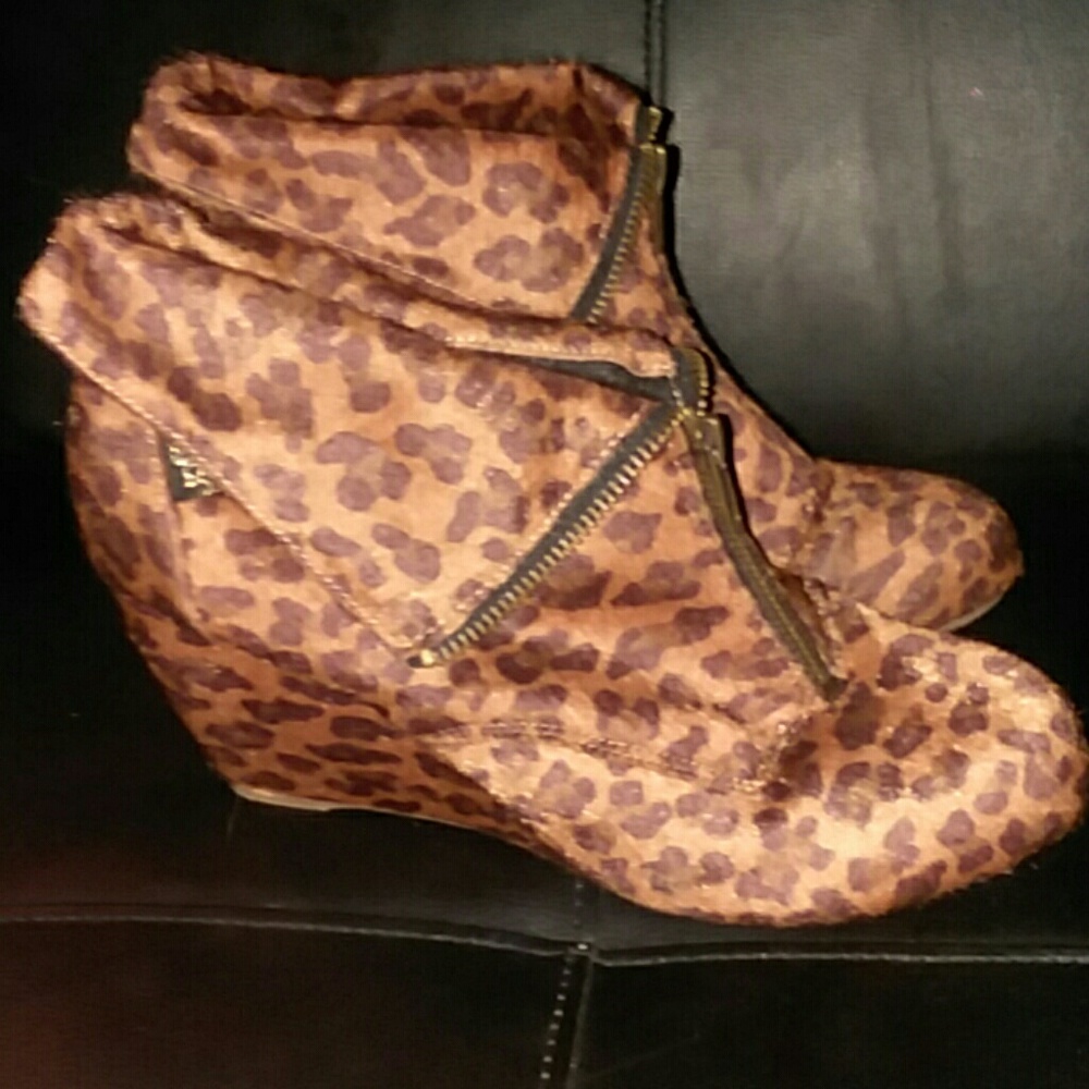 Women's leopard print booties