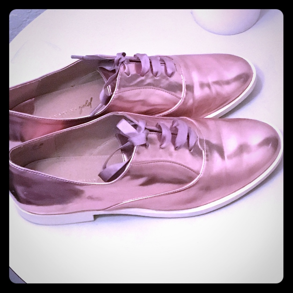 Christian Siriano Gold Sassy Lady Oxfords 👞💕