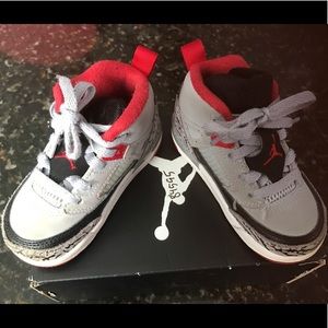 Toddler boy size 6 toddler Jordan sneakers