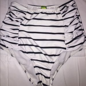 Kortni jeane Ruched stripped bottoms