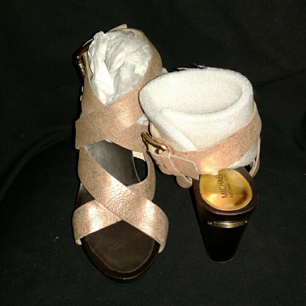 Shoes - Picture 2 of 3