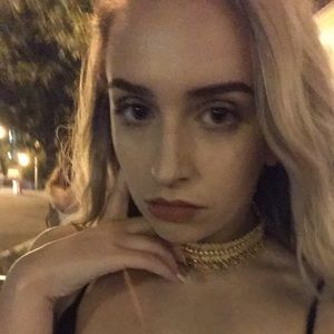 Meet your Posher, Claire