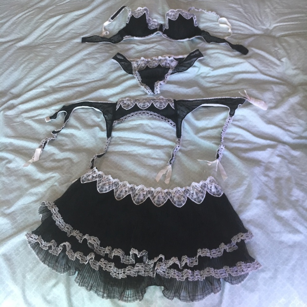 NWOT Never worn Jezebel 34C and accessories