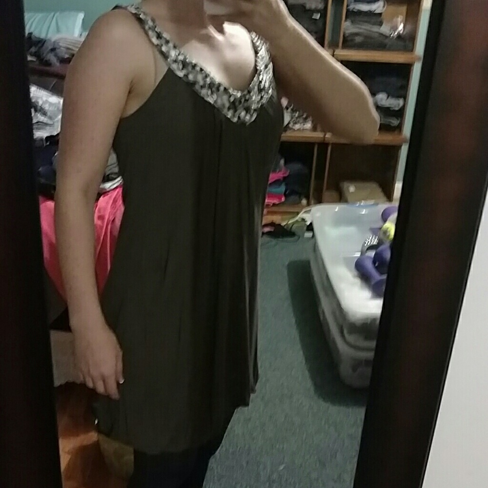 Sleeveless v neck olive dress BOBO 50% Off