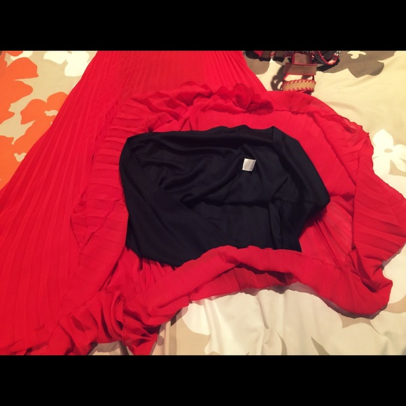 Akiko red gown - Picture 5 of 8