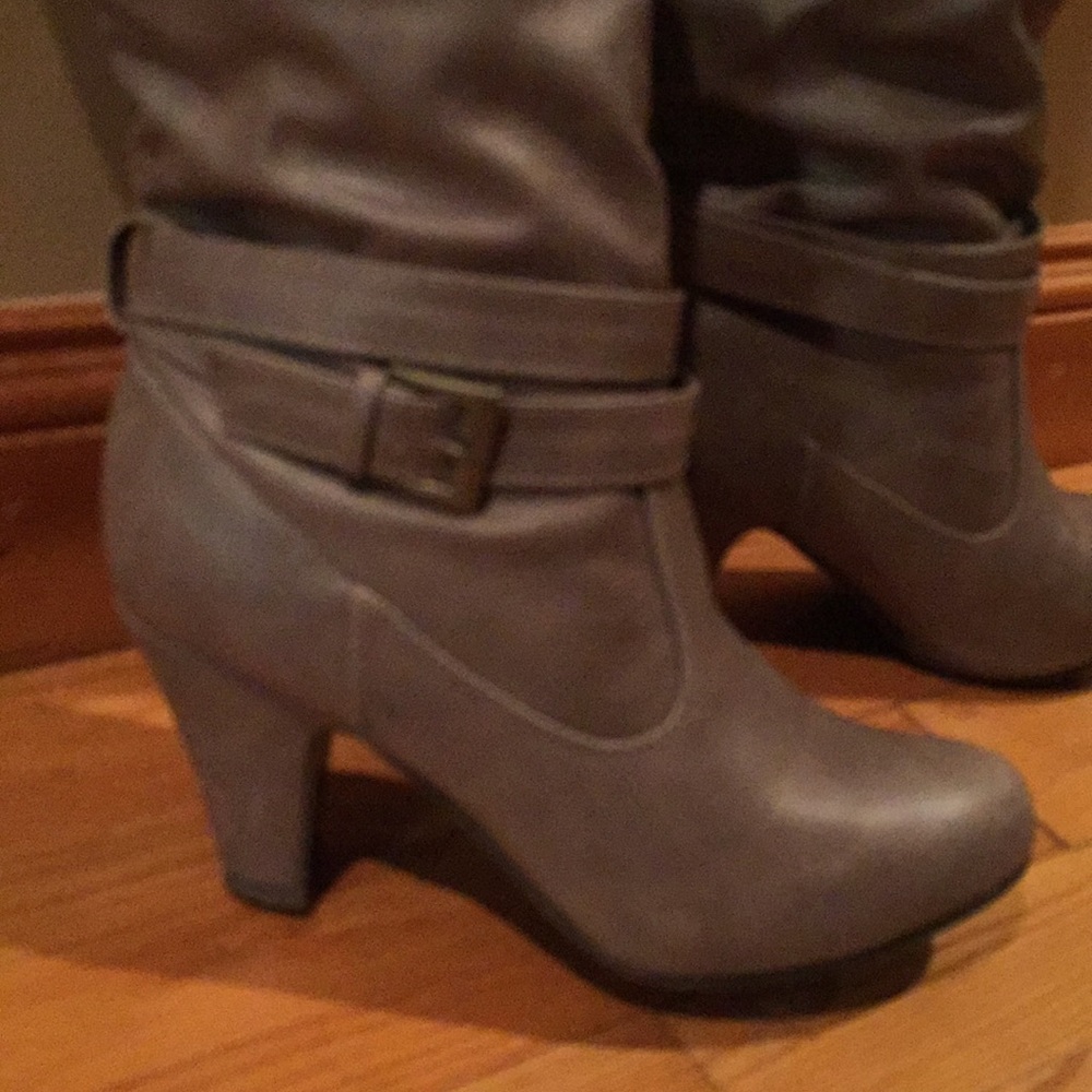 Boots - Picture 2 of 4