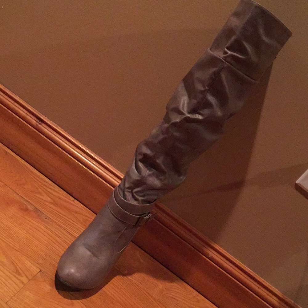 Boots - Picture 3 of 4