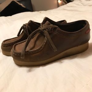 brown clarks