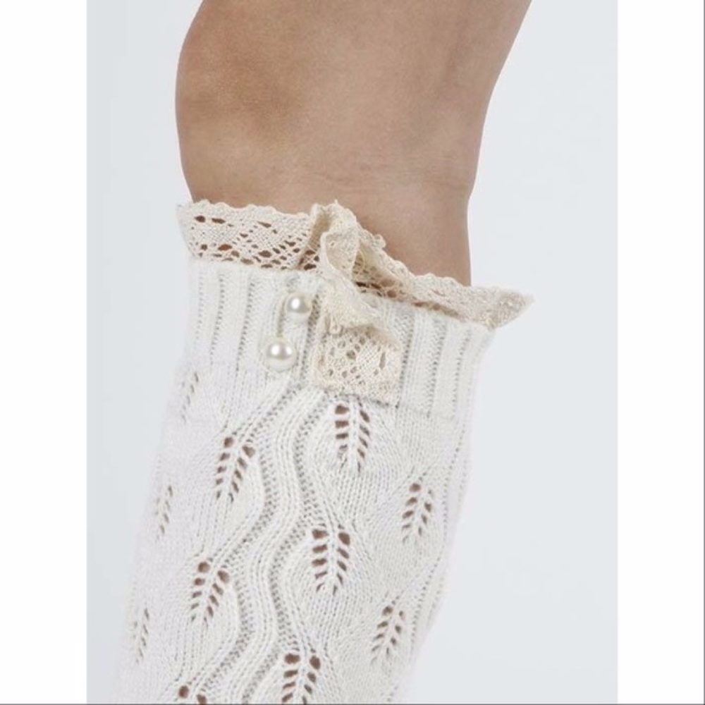White Lace & Pearl leg warmers - Picture 2 of 3