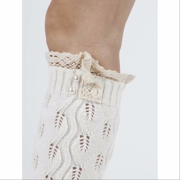 White Lace & Pearl leg warmers - Picture 2 of 3