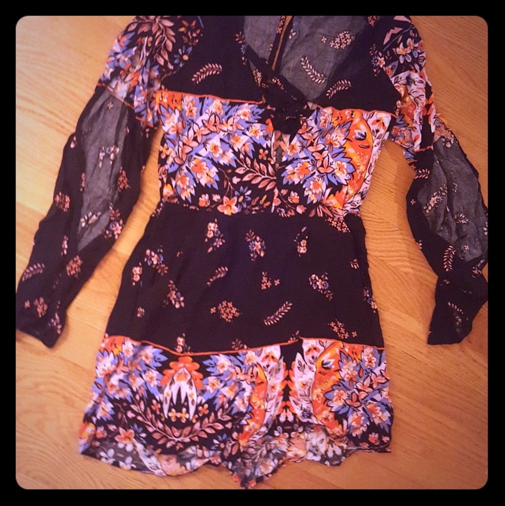 Express romper with pockets size XS EUC