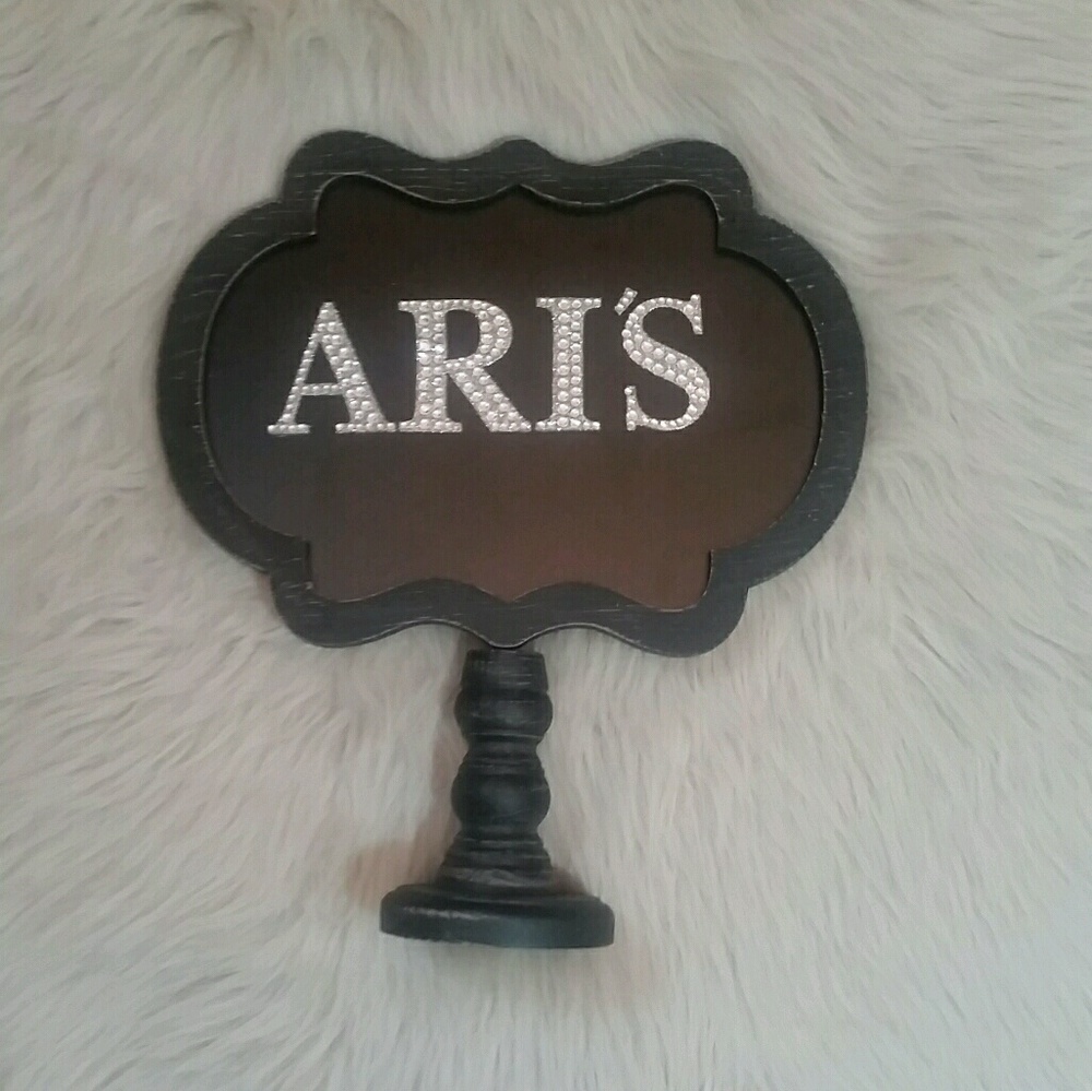 Meet your Posher, Monique