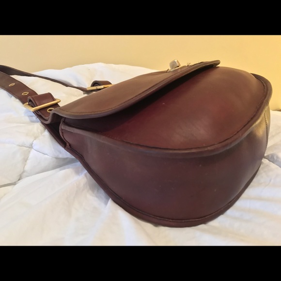 SOLD Coach Vintage Crescent Bag - Picture 4 of 8