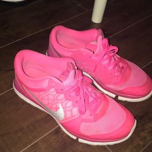 Nike shoes size 10 pink