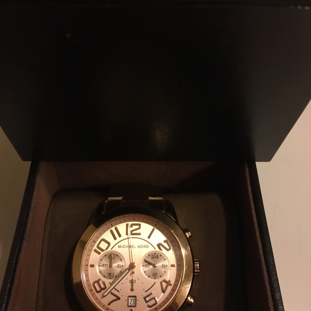 Michael Kors Big Face Rose Gold Watch - Picture 2 of 8