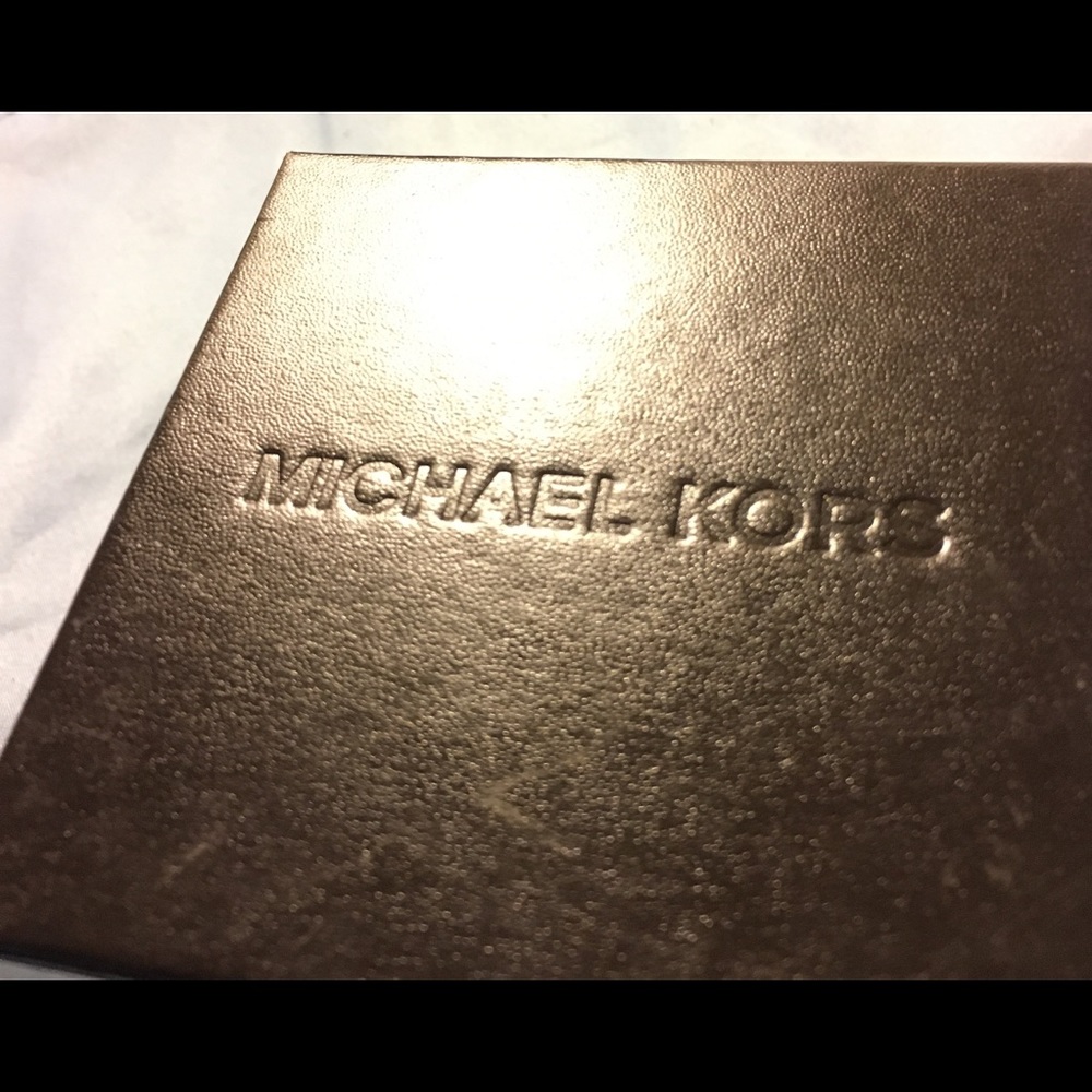 Michael Kors Big Face Rose Gold Watch - Picture 3 of 8