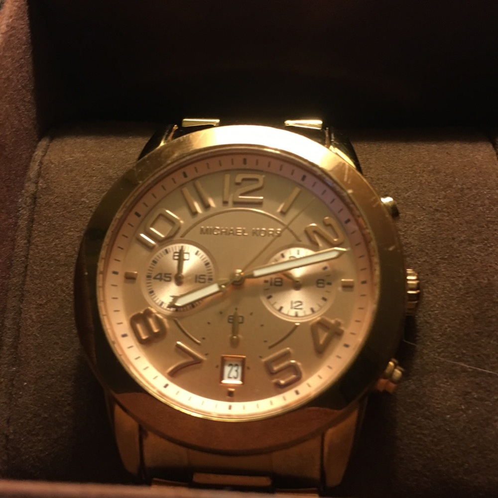 Michael Kors Big Face Rose Gold Watch - Picture 4 of 8