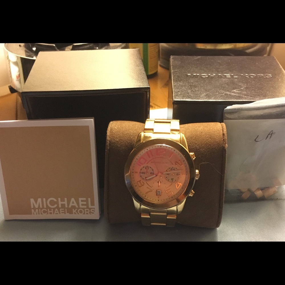 Michael Kors Big Face Rose Gold Watch - Picture 5 of 8