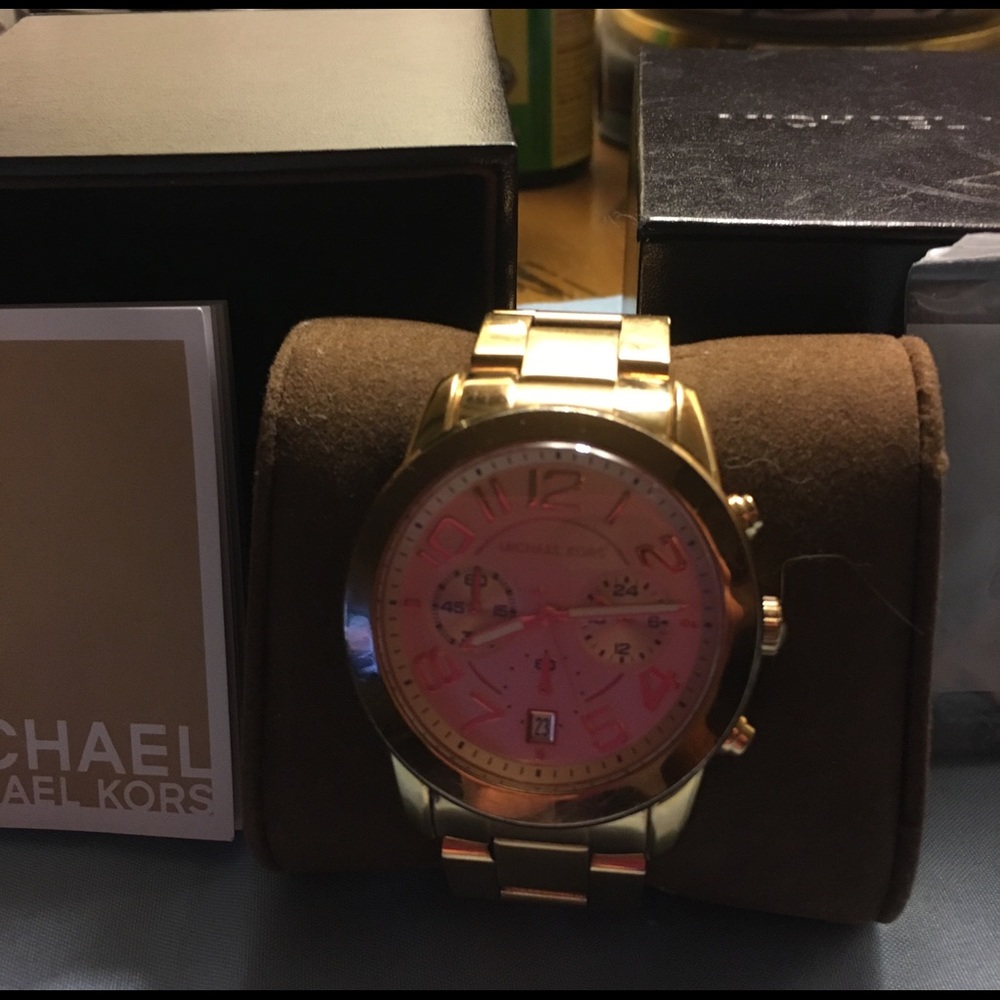 Michael Kors Big Face Rose Gold Watch - Picture 7 of 8