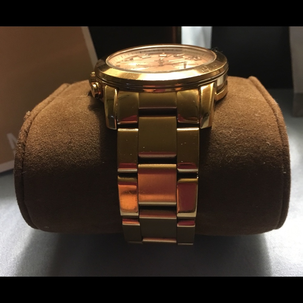 Michael Kors Big Face Rose Gold Watch - Picture 8 of 8