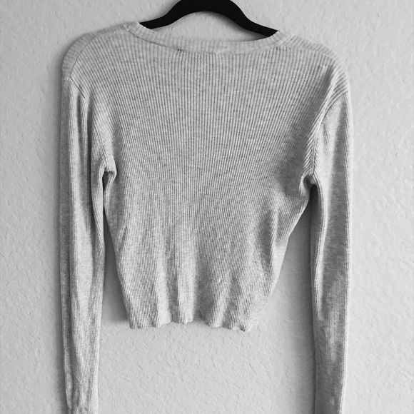 Brandy Melville Cropped Grey Sweater OZ 🌙 - Picture 3 of 4
