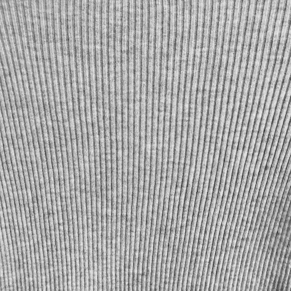 Brandy Melville Cropped Grey Sweater OZ 🌙 - Picture 4 of 4