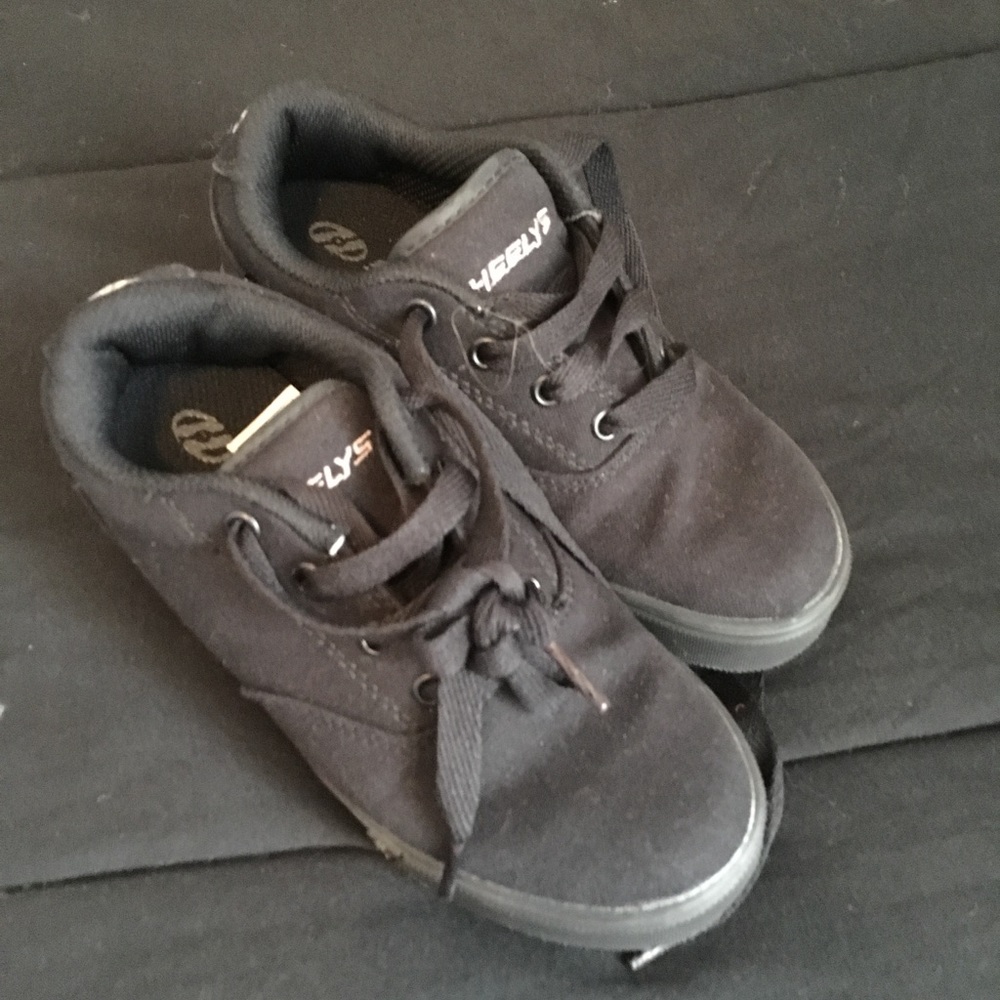 Boys New Black Heelys Roller Shoes 1 youth