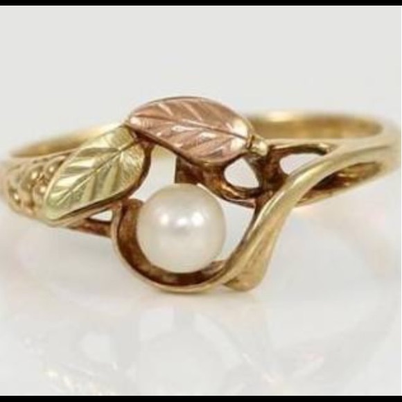 Black Hills Gold Jewelry - 10K yellow Rose Black Hills Gold Pearl Leaf Ring.