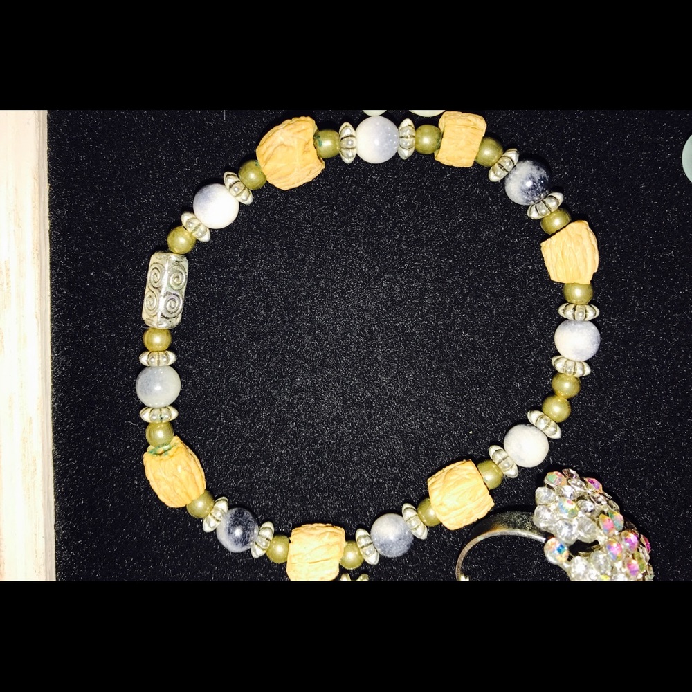Bracelets - Picture 6 of 8