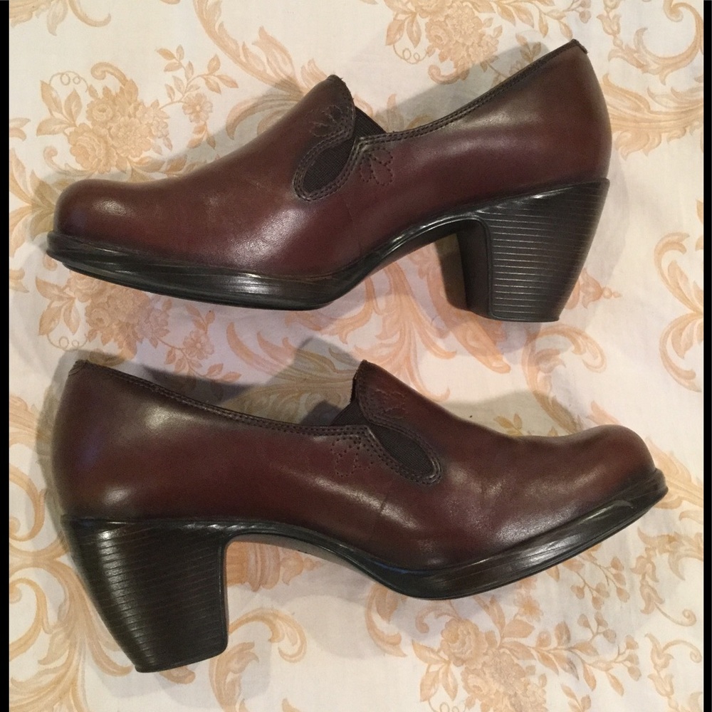 Dansko Shoes - Brown w/ stitched details - Size 39