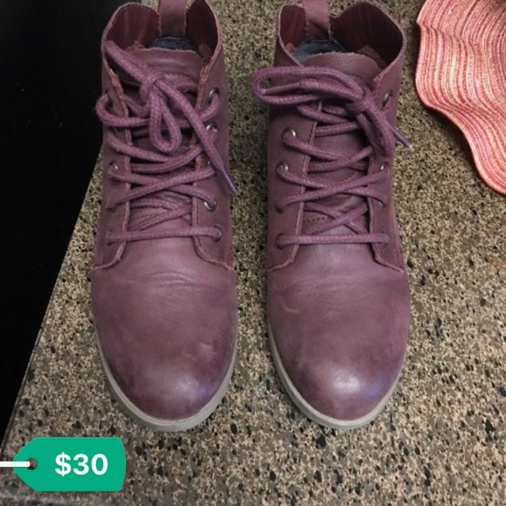 Steve Madden Lace up Booties