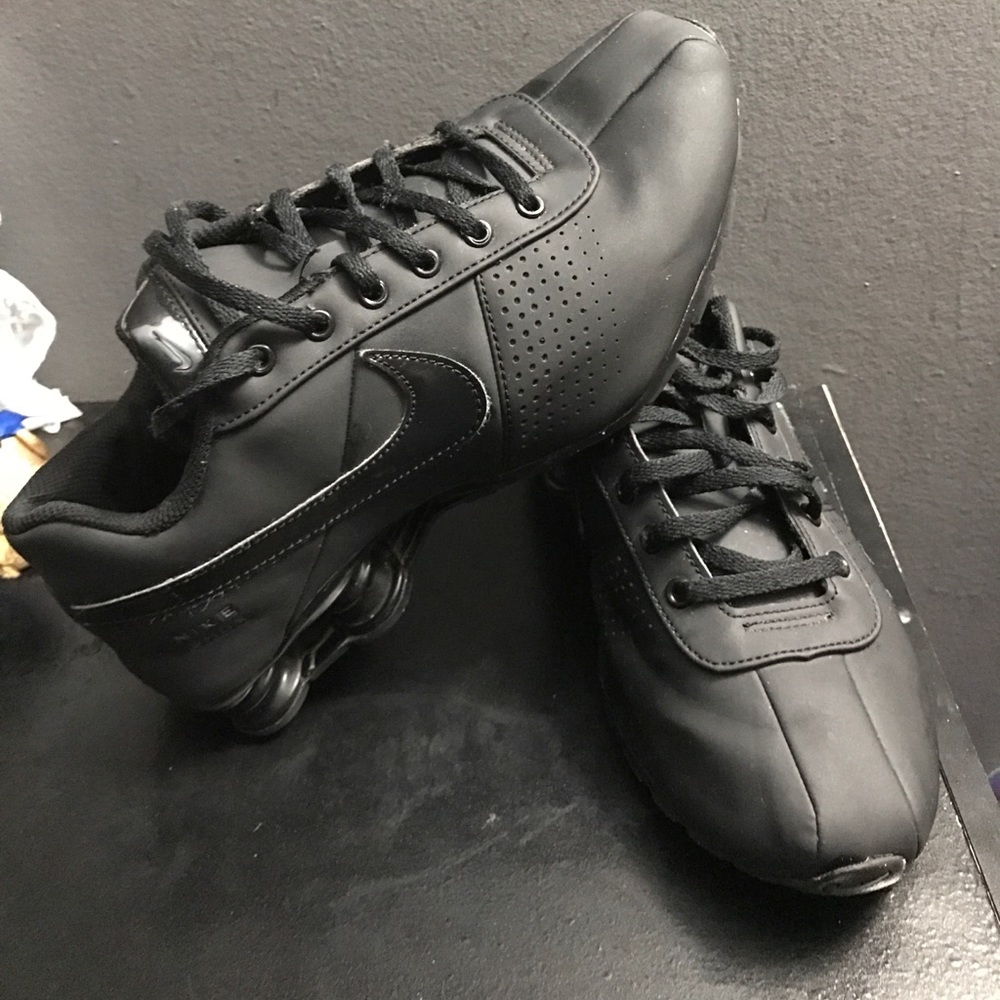 Black Nike Shox