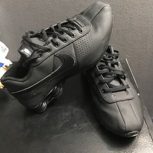 Black Nike Shox