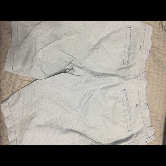 Gap Size 33 Blue Stripe Shorts - Picture 4 of 4