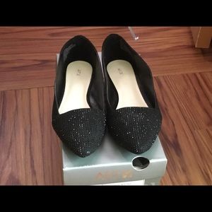 Black pointed toe flat